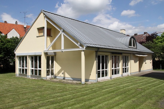 Gemeindehaus - Südansicht vom Kreuzgang